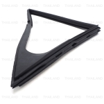 ยางสามเหลี่ยมขอบกระจก ข้างซ้าย 1 ชิ้น สีดำ สำหรับ Datsun/Nissan 1300 521 521 ปี 1966-1972